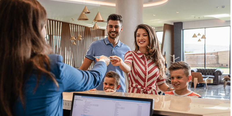 Protegiendo la confianza del cliente: Cómo el sector hotelero puede mejorar su ciberseguridad